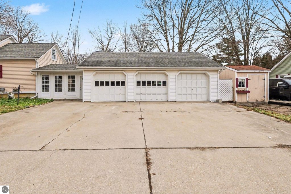 Image 35 of property listing at 404 E Saginaw Street, St Louis, MI 48880