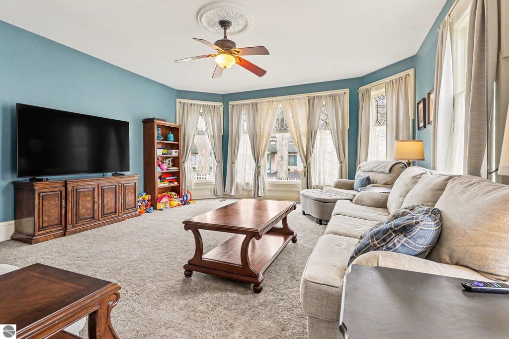 Image 4 of property listing at 404 E Saginaw Street, St Louis, MI 48880