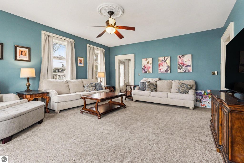 Image 6 of property listing at 404 E Saginaw Street, St Louis, MI 48880