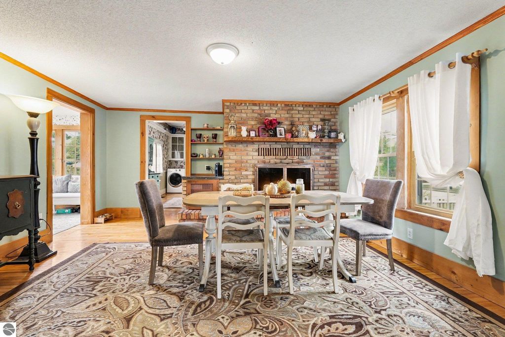 Image 7 of property listing at 404 E Saginaw Street, St Louis, MI 48880
