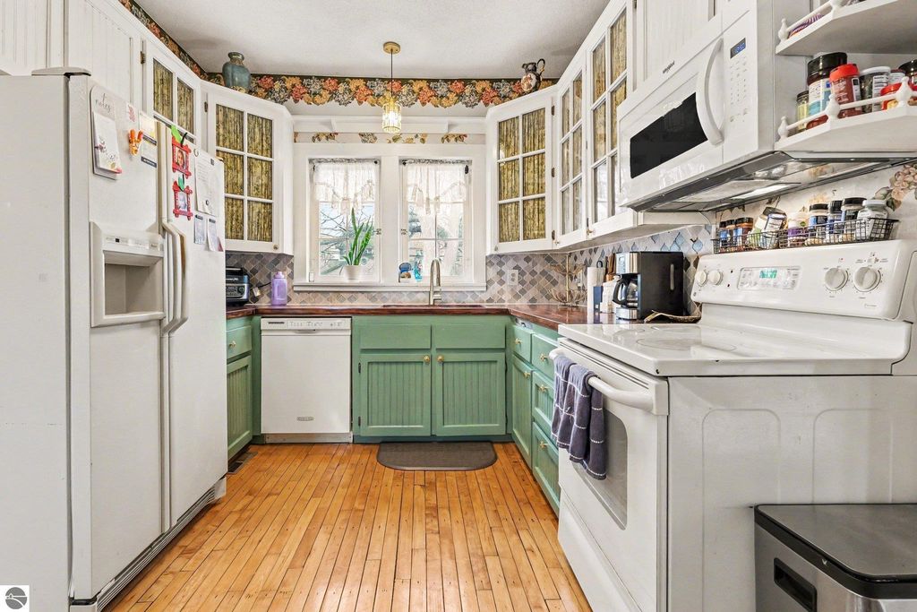 Image 9 of property listing at 404 E Saginaw Street, St Louis, MI 48880
