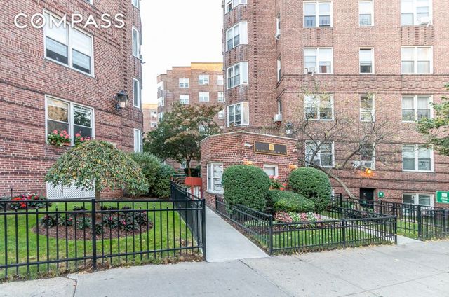 7312 35th Ave Apt C52, New York City, NY 11372