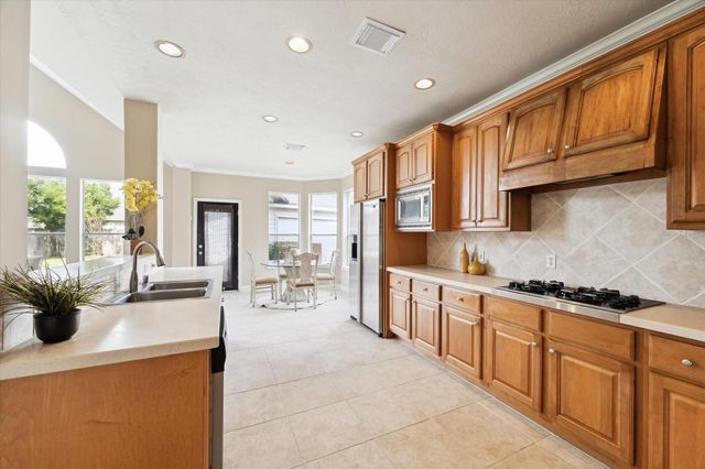 1818 Cross Spring Drive, Sugar Land, TX 77479
