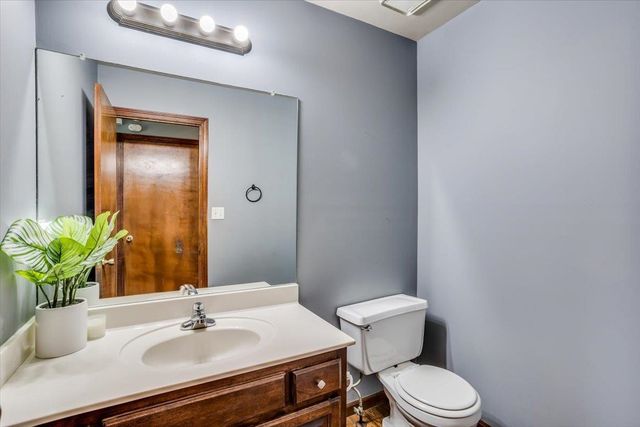 9915 W Jamesburg St, Wichita, KS 67212