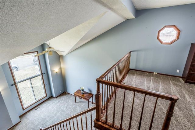 9915 W Jamesburg St, Wichita, KS 67212