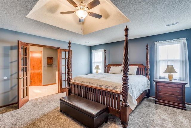 9915 W Jamesburg St, Wichita, KS 67212