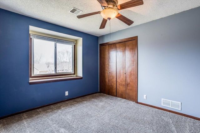 9915 W Jamesburg St, Wichita, KS 67212