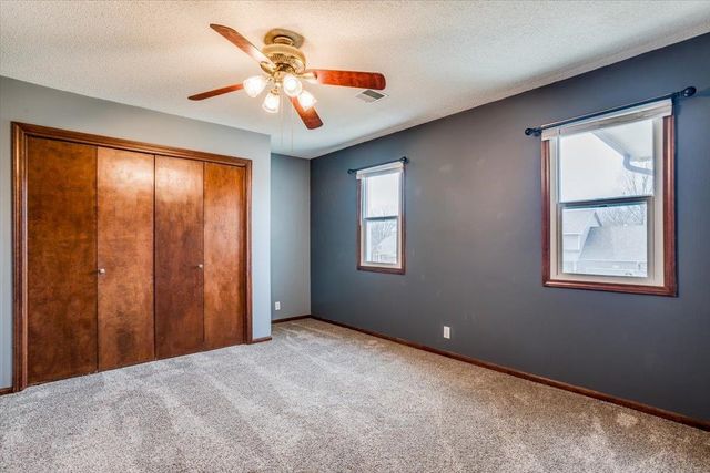 9915 W Jamesburg St, Wichita, KS 67212