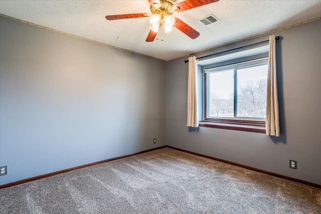 9915 W Jamesburg St, Wichita, KS 67212