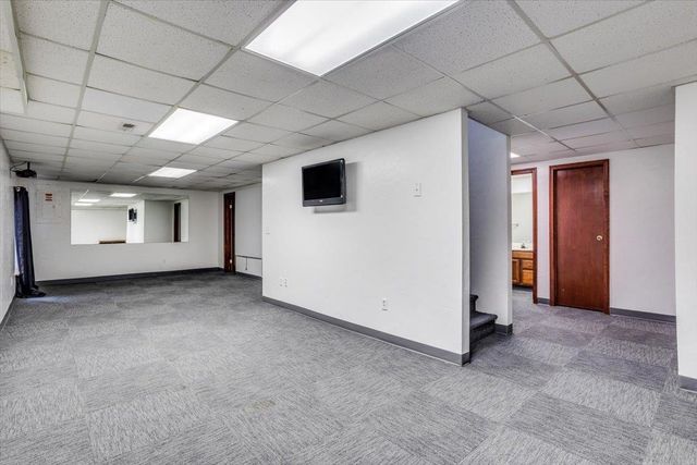 9915 W Jamesburg St, Wichita, KS 67212