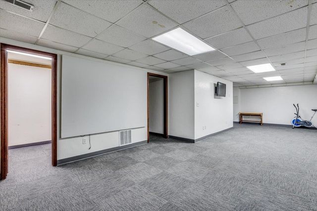 9915 W Jamesburg St, Wichita, KS 67212