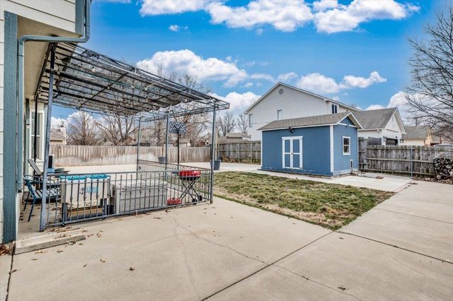 9915 W Jamesburg St, Wichita, KS 67212