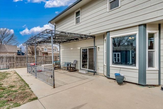 9915 W Jamesburg St, Wichita, KS 67212