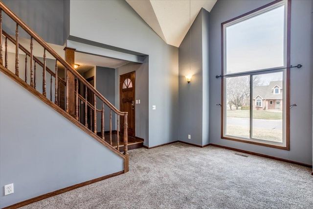 9915 W Jamesburg St, Wichita, KS 67212