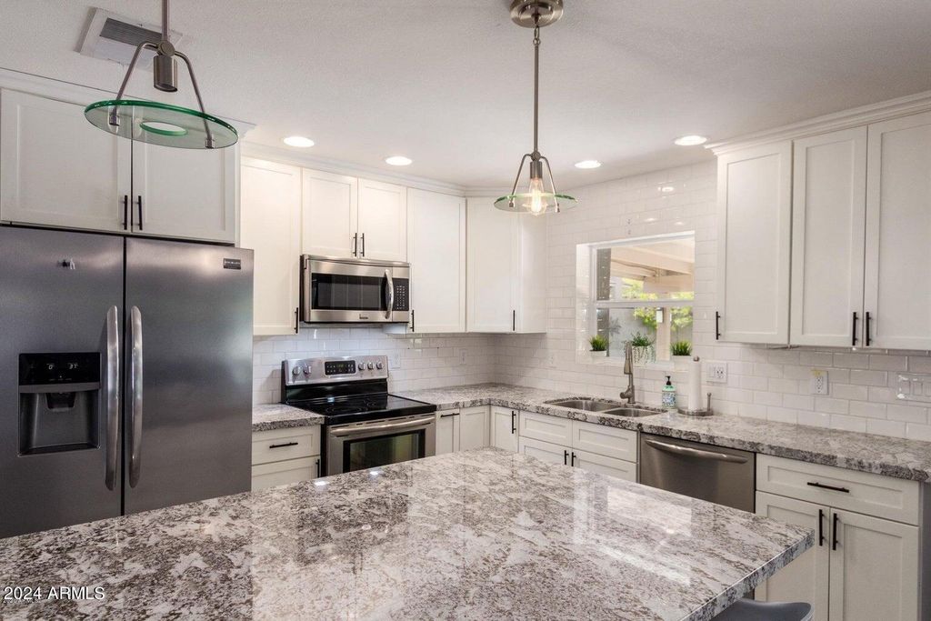 2350 N 55TH Street, Phoenix, AZ 85008