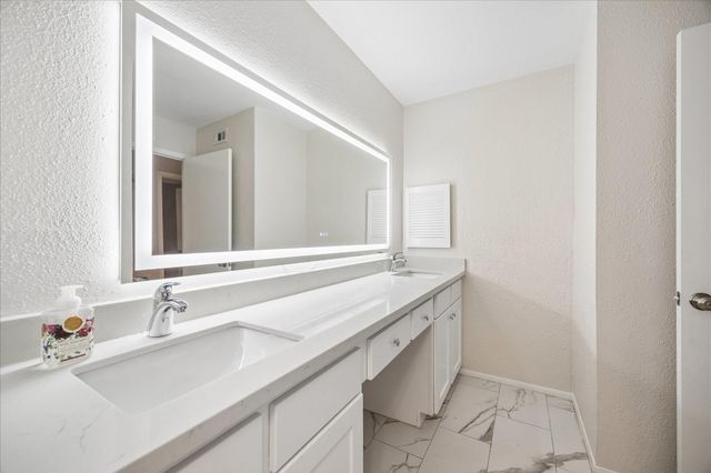 5711 Sugar Hill Drive 100, Houston, TX 77057