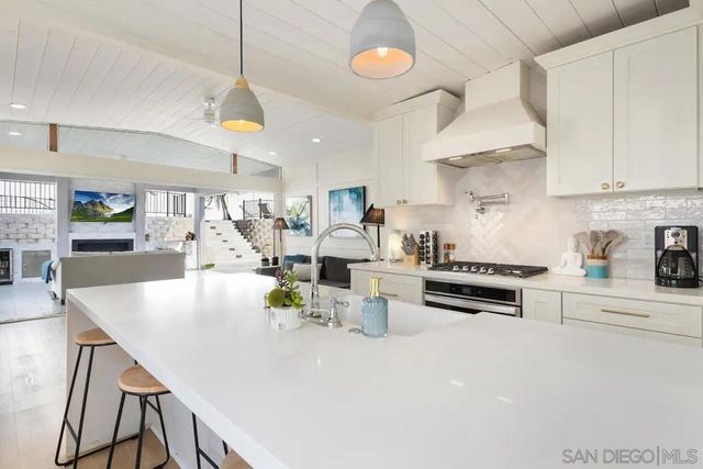 1432 Santa Rosa St, Oceanside, CA 92058