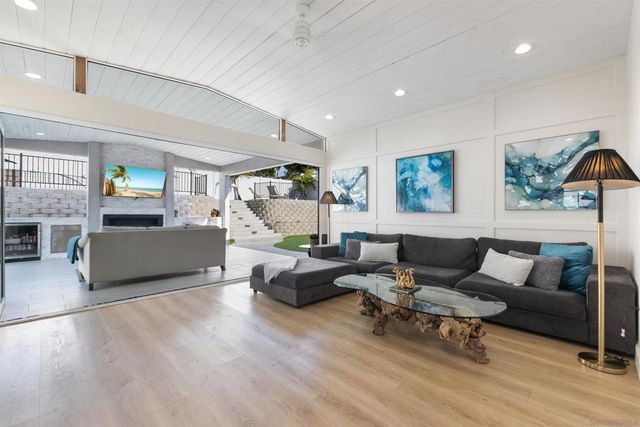 1432 Santa Rosa St, Oceanside, CA 92058