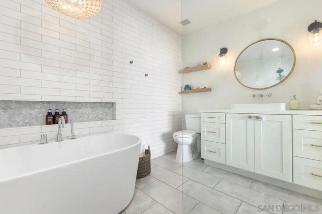 1432 Santa Rosa St, Oceanside, CA 92058