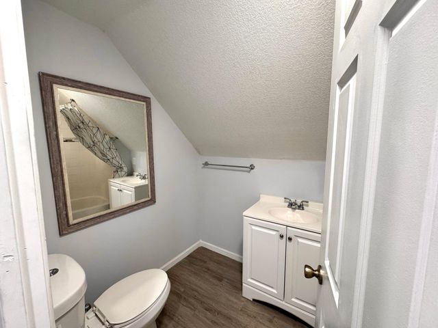 3408 3rd Avenue S Upper Level, Minneapolis, MN 55408