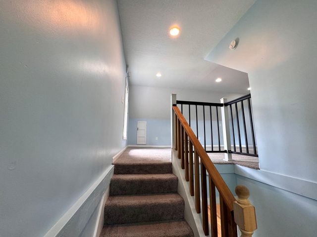 3408 3rd Avenue S Upper Level, Minneapolis, MN 55408