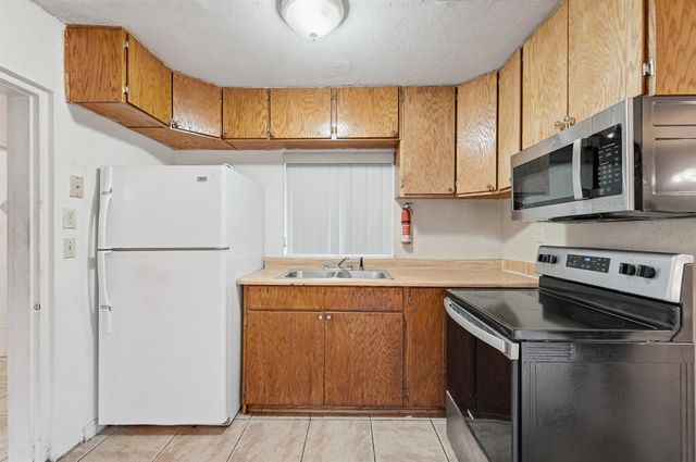 4529 E Briggsmore Ave, Modesto, CA 95355