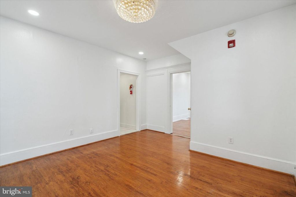 50 E MAIN ST #1R, Moorestown, NJ 08057