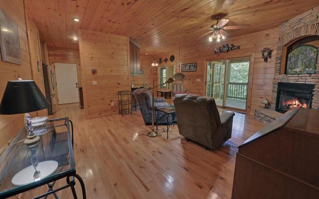 803 Brookhaven Lane, Blue Ridge, GA 30513