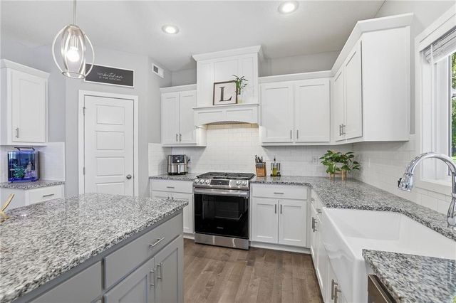 9161 Green Road, Lenexa, KS 66227
