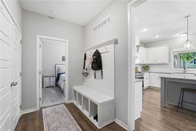 9161 Green Road, Lenexa, KS 66227