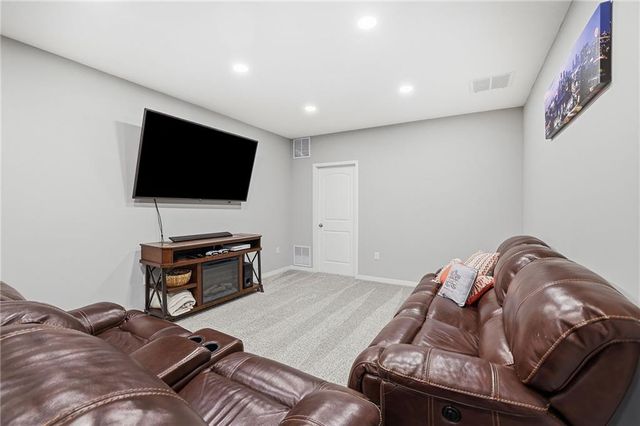 9161 Green Road, Lenexa, KS 66227