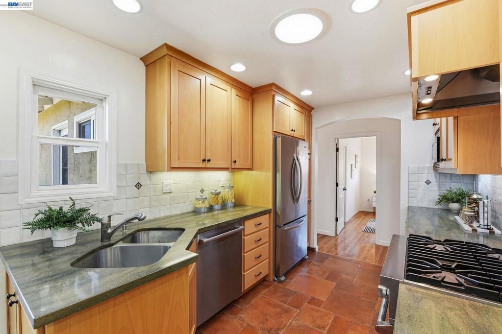 Image 14 of property listing at 5830 Zileman Ct, San Jose, CA 95123