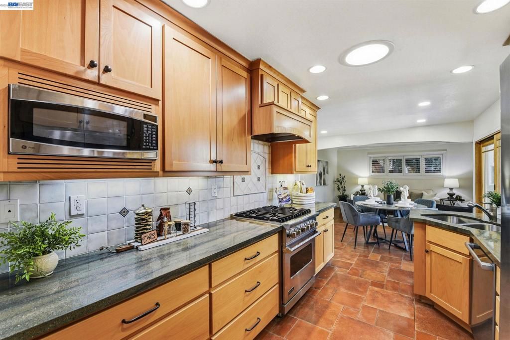 Image 16 of property listing at 5830 Zileman Ct, San Jose, CA 95123