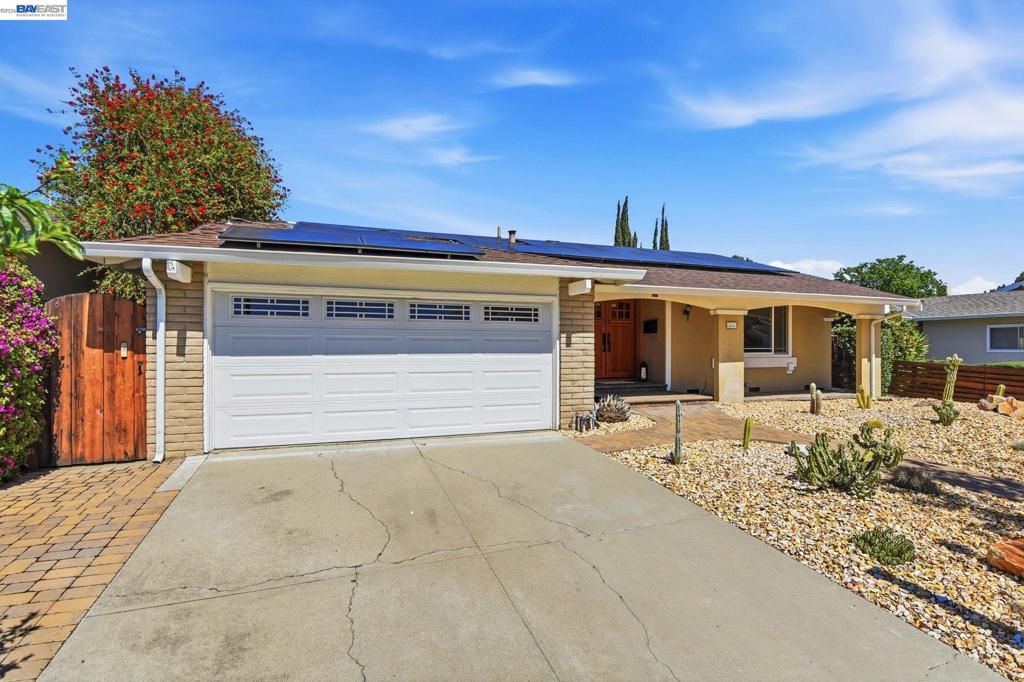 Image 2 of property listing at 5830 Zileman Ct, San Jose, CA 95123