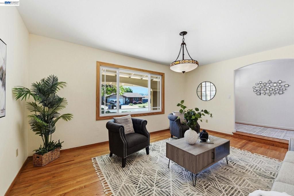 Image 5 of property listing at 5830 Zileman Ct, San Jose, CA 95123