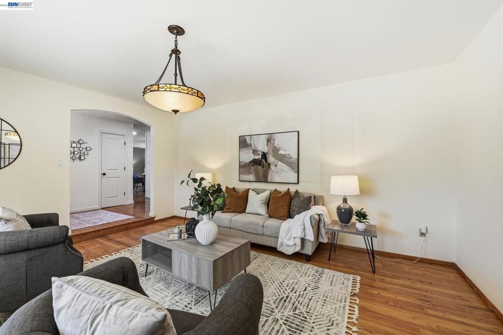 Image 8 of property listing at 5830 Zileman Ct, San Jose, CA 95123