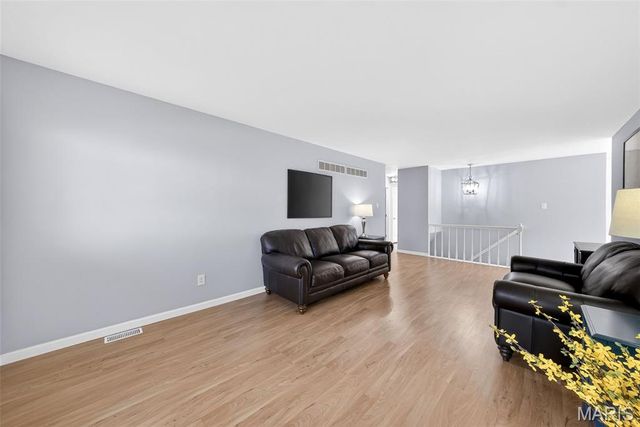 5646 Dove Meadow Lane, St Louis, MO 63129