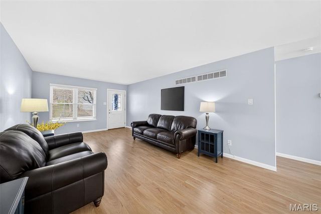 5646 Dove Meadow Lane, St Louis, MO 63129