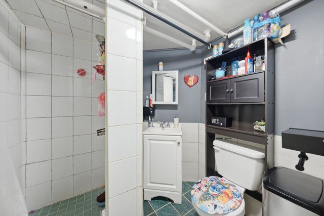 5944 S Albany Avenue, Chicago, IL 60629