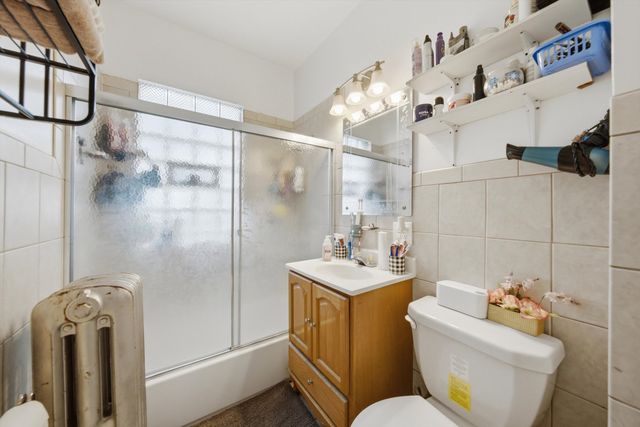 5944 S Albany Avenue, Chicago, IL 60629