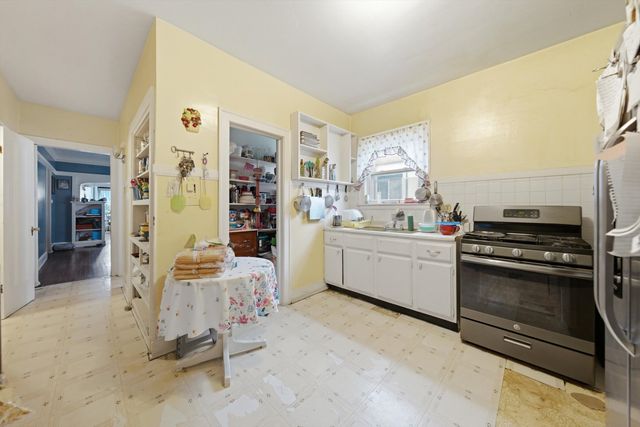5944 S Albany Avenue, Chicago, IL 60629