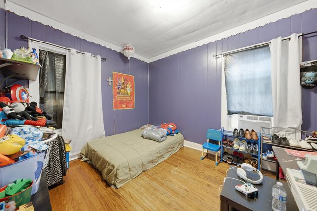 5944 S Albany Avenue, Chicago, IL 60629
