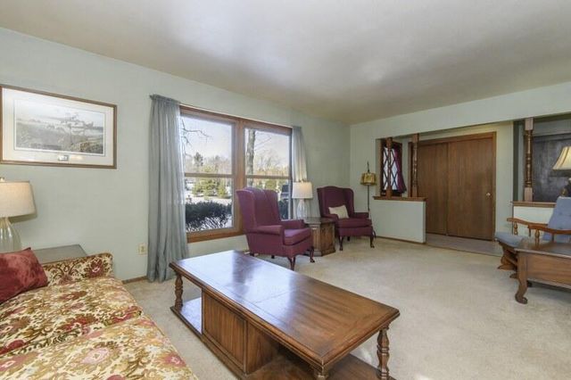 S58W25347 Crest DRIVE, Waukesha, WI 53189