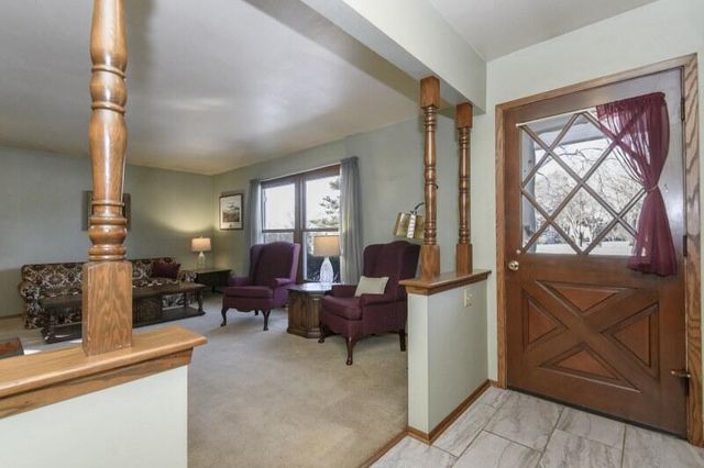 S58W25347 Crest DRIVE, Waukesha, WI 53189