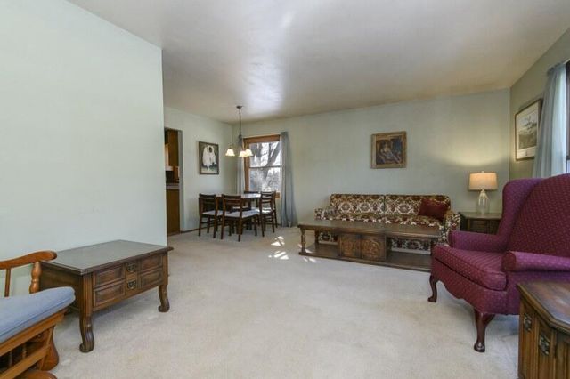 S58W25347 Crest DRIVE, Waukesha, WI 53189