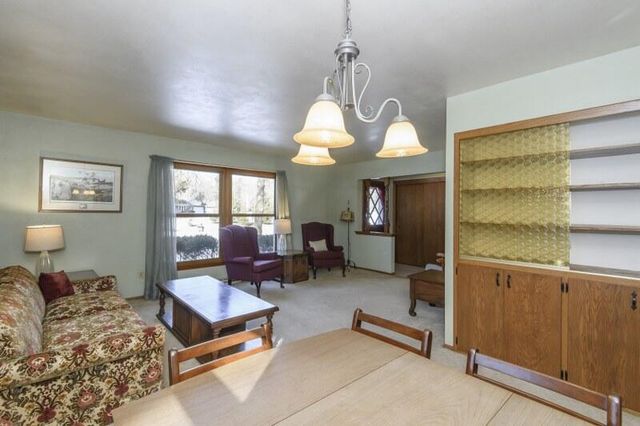 S58W25347 Crest DRIVE, Waukesha, WI 53189