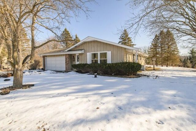 S58W25347 Crest DRIVE, Waukesha, WI 53189