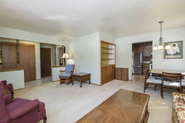 S58W25347 Crest DRIVE, Waukesha, WI 53189