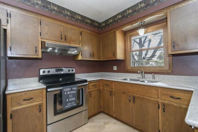 S58W25347 Crest DRIVE, Waukesha, WI 53189