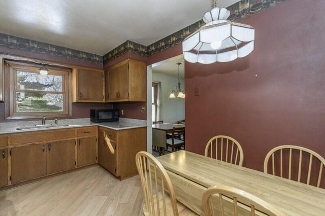 S58W25347 Crest DRIVE, Waukesha, WI 53189